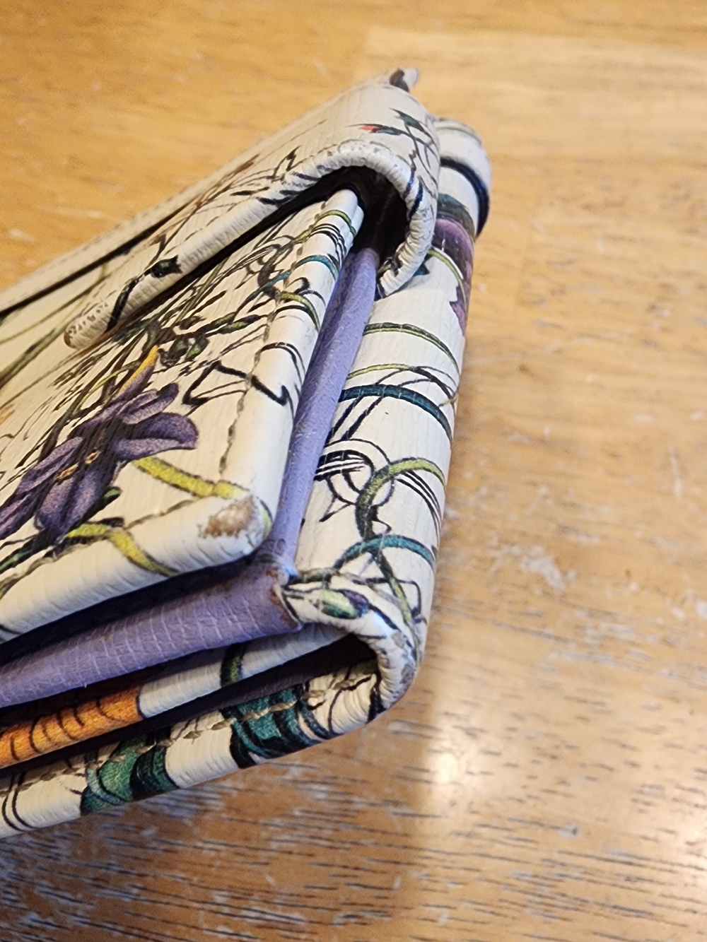 Gucci Flora compact wallet features a colorful floral print - Picture 8 of 16